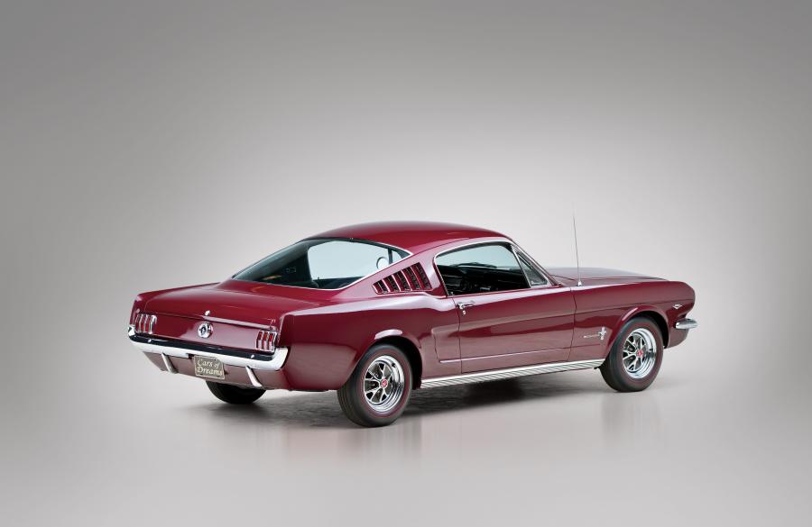  Ford Mustang 2+2 Fastback Red 1965 года  (фото 2 из 23)